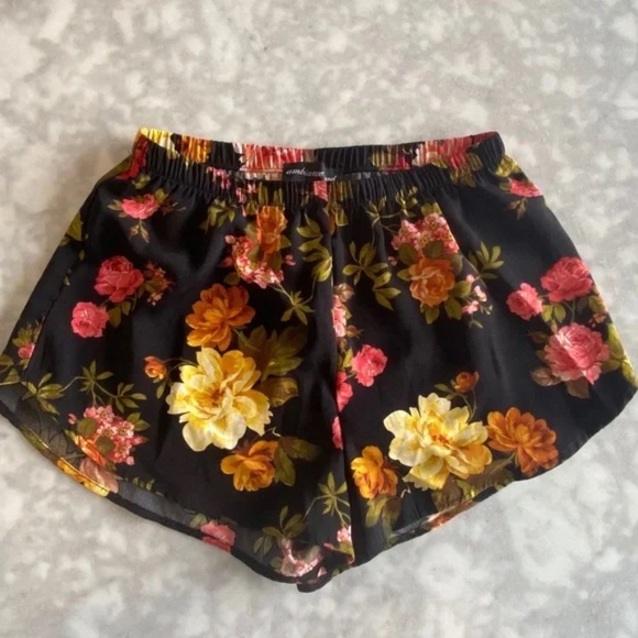 Floral Shorts Bundle - Picture 6 of 9